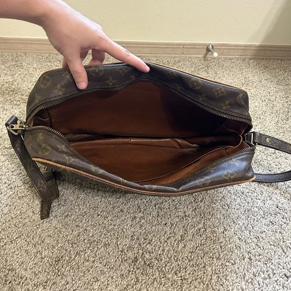 Vintage Louis Vuitton Brown Messenger Bag Monogram Design Coated Canvas Leather - Picture 10 of 16